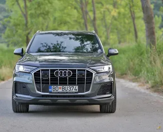 Frontansicht eines Mietwagens Audi Q7 in Becici, Montenegro ✓ Auto Nr.12172. ✓ Automatisch TM ✓ 0 Bewertungen.