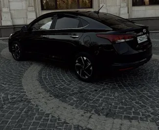 Benzin 1,6L Motor von Hyundai Accent 2021 zur Miete in Almaty.