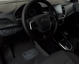 Hyundai Accent 2021 zur Miete verfügbar in Almaty, mit Kilometerbegrenzung 250 km/Tag.