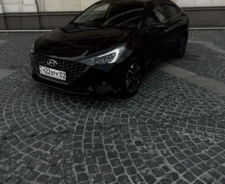 Frontansicht eines Mietwagens Hyundai Accent in Almaty, Kasachstan ✓ Auto Nr.15879. ✓ Automatisch TM ✓ 0 Bewertungen.