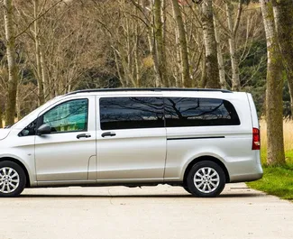 Diesel 2,2L Motor von Mercedes-Benz Vito Tourer Pro 2019 zur Miete in Becici.