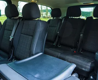 Innenraum von Mercedes-Benz Vito Tourer Pro zur Miete in Montenegro. Ein großartiges 9-Sitzer Fahrzeug mit Automatisch Getriebe.