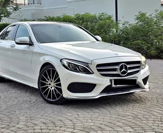 Frontansicht eines Mietwagens Mercedes-Benz C200 in Durres, Albanien ✓ Auto Nr.15633. ✓ Automatisch TM ✓ 0 Bewertungen.