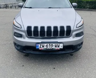 Mietwagen Jeep Cherokee 2017 in Georgien, mit Benzin-Kraftstoff und 271 PS ➤ Ab 135 GEL pro Tag.