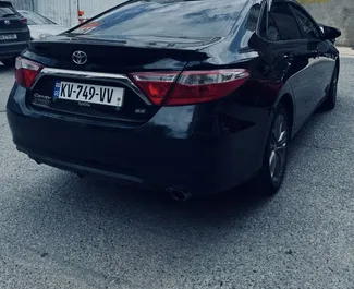 Mietwagen Toyota Camry 2015 in Georgien, mit Benzin-Kraftstoff und 178 PS ➤ Ab 90 GEL pro Tag.