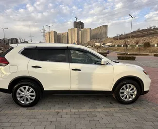 Mietwagen Nissan Rogue 2018 in Armenien, mit Benzin-Kraftstoff und 170 PS ➤ Ab 50 USD pro Tag.
