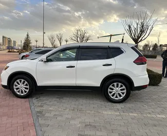 Vermietung Nissan Rogue. Komfort, Crossover Fahrzeug zur Miete in Armenien ✓ Kaution Einzahlung von 250 USD ✓ Versicherungsoptionen KFZ-HV, TKV, VKV Plus, VKV Komplett, Insassen, Diebstahlschutz, Ausland, Junge, Keine Kaution.