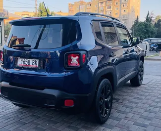 Vermietung Jeep Renegade. Wirtschaft, Komfort, Crossover Fahrzeug zur Miete in Georgien ✓ Kaution Keine Kaution ✓ Versicherungsoptionen KFZ-HV, VKV Plus, VKV Komplett, Diebstahlschutz, Junge.