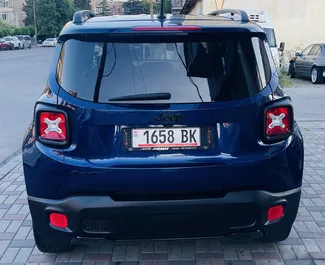 Benzin 2,4L Motor von Jeep Renegade 2017 zur Miete in Kutaisi.