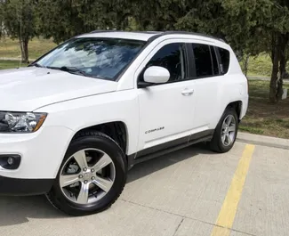 Frontansicht eines Mietwagens Jeep Compass in Tiflis, Georgien ✓ Auto Nr.15306. ✓ Automatisch TM ✓ 1 Bewertungen.
