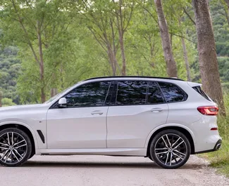 Mietwagen BMW X5 2022 in Montenegro, mit Diesel-Kraftstoff und 240 PS ➤ Ab 180 EUR pro Tag.