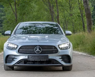 Frontansicht eines Mietwagens Mercedes-Benz E250 in Becici, Montenegro ✓ Auto Nr.12157. ✓ Automatisch TM ✓ 0 Bewertungen.