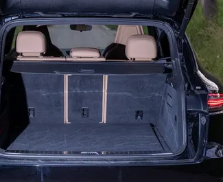 Porsche Cayenne Turbo 2022 zur Miete verfügbar in Becici, mit Kilometerbegrenzung unbegrenzte.