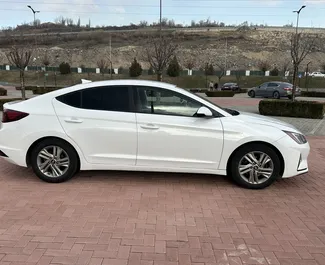 Mietwagen Hyundai Elantra 2019 in Armenien, mit Benzin-Kraftstoff und 147 PS ➤ Ab 40 USD pro Tag.