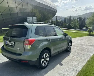 Innenraum von Subaru Forester zur Miete in Georgien. Ein großartiges 5-Sitzer Fahrzeug mit Automatisch Getriebe.