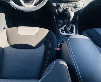 Jeep Cherokee 2017 zur Miete verfügbar in Kutaisi, mit Kilometerbegrenzung unbegrenzte.