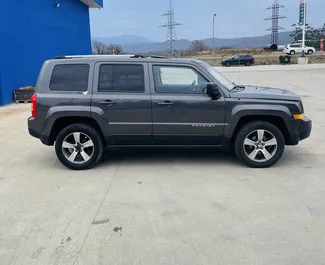 Mietwagen Jeep Patriot 2016 in Georgien, mit Benzin-Kraftstoff und 184 PS ➤ Ab 100 GEL pro Tag.