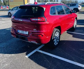 Vermietung Jeep Cherokee. Komfort, SUV, Crossover Fahrzeug zur Miete in Georgien ✓ Kaution Keine Kaution ✓ Versicherungsoptionen KFZ-HV, VKV Plus, VKV Komplett, Diebstahlschutz, Junge.