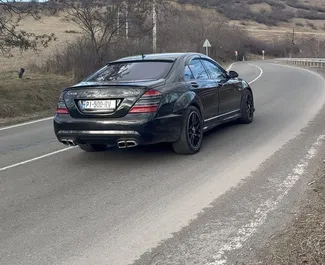 Benzin 90,0L Motor von Mercedes-Benz S-Class 2009 zur Miete in Tiflis.