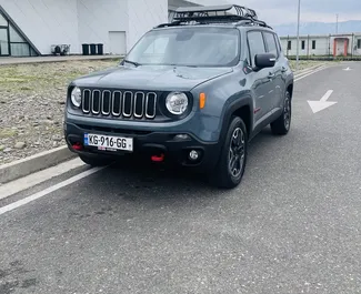 Frontansicht eines Mietwagens Jeep Renegade in Kutaisi, Georgien ✓ Auto Nr.15624. ✓ Automatisch TM ✓ 0 Bewertungen.