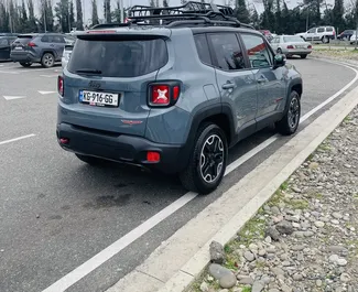 Benzin 2,4L Motor von Jeep Renegade 2017 zur Miete in Kutaisi.