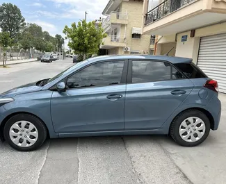 Mietwagen Hyundai i20 2017 in Griechenland, mit Benzin-Kraftstoff und 82 PS ➤ Ab 18 EUR pro Tag.