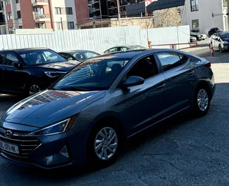 Frontansicht eines Mietwagens Hyundai Elantra in Tiflis, Georgien ✓ Auto Nr.15794. ✓ Automatisch TM ✓ 0 Bewertungen.