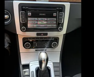 Volkswagen Passat 2011 mit Antriebssystem Frontantrieb, verfügbar in Tiflis.