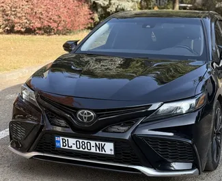 Mietwagen Toyota Camry 2020 in Georgien, mit Benzin-Kraftstoff und 175 PS ➤ Ab 160 GEL pro Tag.