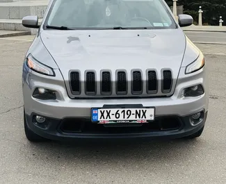 Mietwagen Jeep Cherokee 2017 in Georgien, mit Benzin-Kraftstoff und 184 PS ➤ Ab 135 GEL pro Tag.