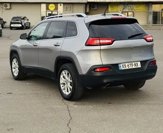 Vermietung Jeep Cherokee. Komfort, SUV, Crossover Fahrzeug zur Miete in Georgien ✓ Kaution Keine Kaution ✓ Versicherungsoptionen KFZ-HV, VKV Plus, VKV Komplett, Diebstahlschutz, Junge.