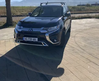 Frontansicht eines Mietwagens Mitsubishi Outlander in Batumi, Georgien ✓ Auto Nr.15735. ✓ Automatisch TM ✓ 0 Bewertungen.