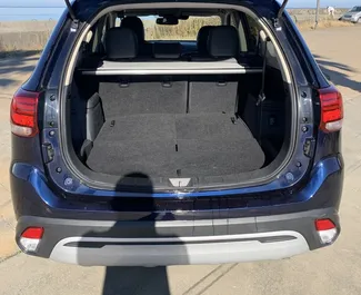 Benzin 2,5L Motor von Mitsubishi Outlander 2021 zur Miete in Batumi.