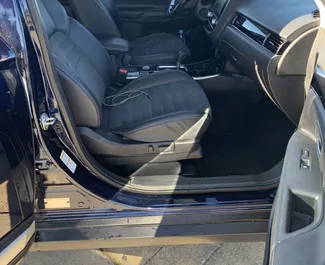 Mitsubishi Outlander 2021 zur Miete verfügbar in Batumi, mit Kilometerbegrenzung unbegrenzte.