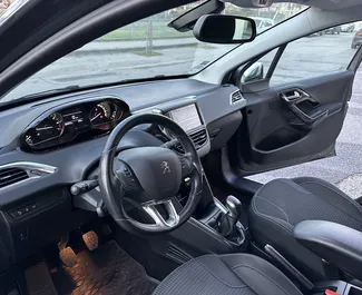 Benzin 1,2L Motor von Peugeot 208 2017 zur Miete in Thessaloniki.