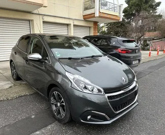 Frontansicht eines Mietwagens Peugeot 208 in Thessaloniki, Griechenland ✓ Auto Nr.15751. ✓ Schaltgetriebe TM ✓ 0 Bewertungen.
