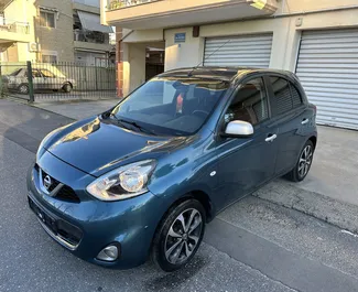 Frontansicht eines Mietwagens Nissan Micra in Thessaloniki, Griechenland ✓ Auto Nr.15738. ✓ Schaltgetriebe TM ✓ 0 Bewertungen.