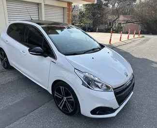 Frontansicht eines Mietwagens Peugeot 208 in Thessaloniki, Griechenland ✓ Auto Nr.15753. ✓ Schaltgetriebe TM ✓ 0 Bewertungen.