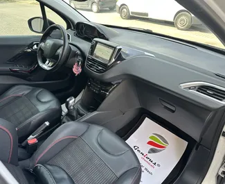 Peugeot 208 2017 mit Antriebssystem Frontantrieb, verfügbar in Thessaloniki.