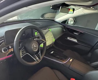 Frontansicht eines Mietwagens Mercedes-Benz E-Class in Tunis, Tunesien ✓ Auto Nr.15891. ✓ Automatisch TM ✓ 0 Bewertungen.