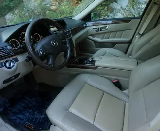 Mercedes-Benz E-Class 2013 zur Miete verfügbar in Tirana, mit Kilometerbegrenzung unbegrenzte.