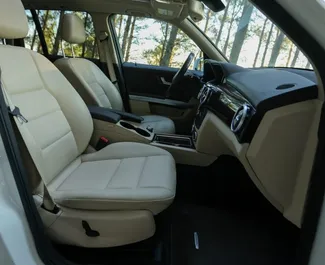 Mercedes-Benz GLK 2015 zur Miete verfügbar in Tirana, mit Kilometerbegrenzung unbegrenzte.