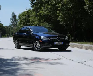 Frontansicht eines Mietwagens Mercedes-Benz C-Class in Tirana, Albanien ✓ Auto Nr.10549. ✓ Automatisch TM ✓ 0 Bewertungen.