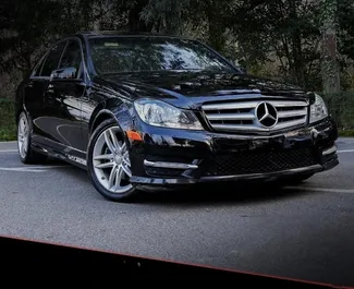 Frontansicht eines Mietwagens Mercedes-Benz C-Class in Tirana, Albanien ✓ Auto Nr.9976. ✓ Automatisch TM ✓ 0 Bewertungen.