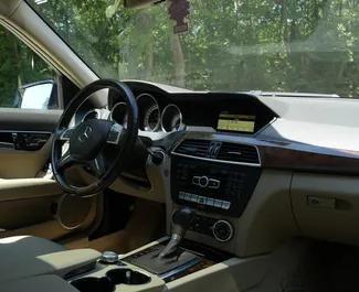 Mietwagen Mercedes-Benz C-Class 2012 in Albanien, mit Gas-Kraftstoff und 249 PS ➤ Ab 38 EUR pro Tag.