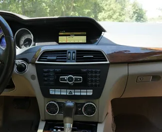 Gas 3,0L Motor von Mercedes-Benz C-Class 2012 zur Miete in Tirana.