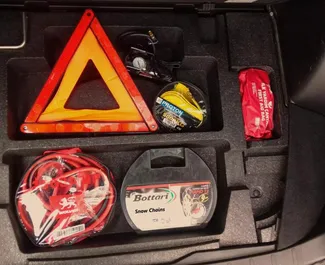 Innenraum von Subaru Forester zur Miete in Georgien. Ein großartiges 5-Sitzer Fahrzeug mit Automatisch Getriebe.