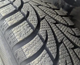 Innenraum von Subaru Forester zur Miete in Georgien. Ein großartiges 5-Sitzer Fahrzeug mit Automatisch Getriebe.