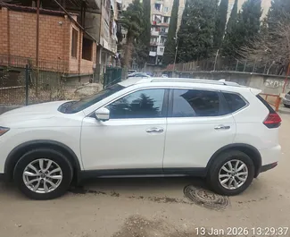Frontansicht eines Mietwagens Nissan Rogue in Tiflis, Georgien ✓ Auto Nr.15716. ✓ Automatisch TM ✓ 0 Bewertungen.