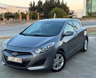 Frontansicht eines Mietwagens Hyundai i30 in Tirana, Albanien ✓ Auto Nr.15726. ✓ Automatisch TM ✓ 0 Bewertungen.